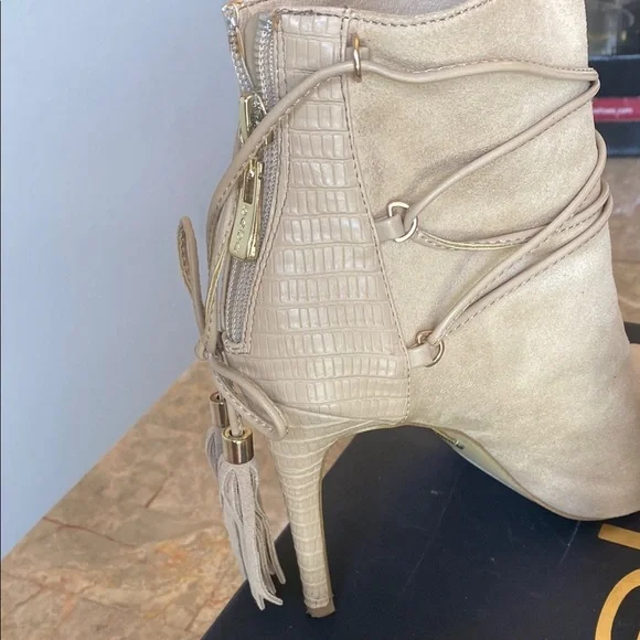 Bebe Cream Heeled Boots for Chic Elegance - Picture 5 of 12